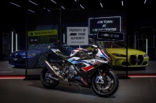 BMW 모토라드 첫 M 모델 뉴 M 1000 RR 출시...강력한 퍼포먼스 발휘 < 신차뉴스 < 신차소식 < 기사본문 - 오토헤럴드 BMW 모토라드 첫 M... 
