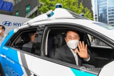 현대차·기아, 서울 강남서 자율주행 로보라이드 실증...市 배달로봇 서비스도 시작 < 뉴스 < 기사본문 - 오토헤럴드 현대차·기아, 서울 강남서... 