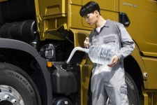 만트럭버스코리아, 국내서 생산되는 애드블루 인증 순정 요소수 출시  < 뉴스 < 기사본문 - 오토헤럴드 만트럭버스코리아, 국내서 생산되는... 