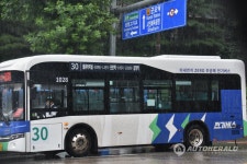 내연기관차와 비슷한 가격, 뿌리치기 힘든 중국산 전기버스의 유혹... 내연기관차와 비슷한 가격, 뿌리치기 힘든 중국산 전기버스의 유혹