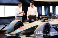 포뮬러 E 제이미 리글 CEO 잠실 트랙 걸어봤다. 아무 문제 없었다... 포뮬러 E 제이미 리글 CEO 잠실 트랙 걸어봤다. 아무 문제 없었다