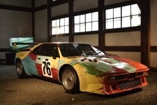 얼떨결에 명작의 반열 기후 운동가 BMW M1 앤디 워홀 아트카에... 명작의 반열 기후 운동가 BMW M1 앤디 워홀 아트카에 밀가루 세례