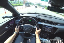 [시승기] 낯설지만 익숙한 아우디 Q8 e-트론...파워트레인 개선이 핵심 < 리뷰 및 테스트 < 기사본문 - 오토헤럴드 [시승기] 낯설지만 익숙한... 