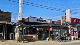 [뜨거운 희망, 양승덕의 국밥 기행 13] 중용의 맛, 회령손만두국 만두... 희망, 양승덕의 국밥 기행 13] 중용의 맛, 회령손만두국 만두 뚝배기