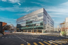 기아 역사 담긴 시흥서비스센터, 원스톱 복합 거점 플래그십 스토어 재탄생 < 뉴스 < 기사본문 - 오토헤럴드 기아 역사 담긴 시흥서비스센터... 