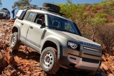 이런 차 누가 사냐는데... 품질 비판 받아도 오프로드에선 끝판왕이었던 진짜 SUV - 트래피카