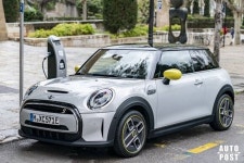 이걸 돈주고 산다고? 쌍용 전기차보다 주행거리 짧은 미니 전기차 확인한 네티즌들 반응  - 트래피카