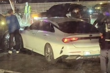 멋있어 보일 줄 알았는데...무려 200km/h로 질주하던 K5 렌터카의 비참한 최후 - 트래피카