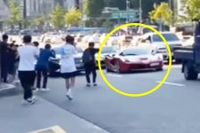 이러니 욕먹는 겁니다 요즘 차 좋아하는 도산대로 학생들이 벌이는 일 - 트래피카