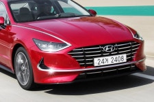 쏘나타 페이스리프트 최초 포착, 말 많던 메기 디자인 이렇게 바뀝니다 - 트래피카