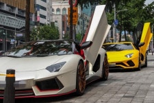 아파트 한 채가 굴러다닌다는 도산대로, 유독 ‘슈퍼카’ 많은 이유는 분명했다 - 트래피카