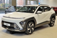 옵션 좀 더하면 4천.. 비싸다 말 많던 신형 코나, 결국 이렇게 됐습니다 - 트래피카