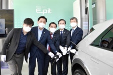 현대차 초고속 충전소, 18분 만에 80%까지 충전 가능 < 자동차 < 기사본문 - 오토트리뷴 현대차 초고속 충전소, 18분 만에 80%까지 충전 가능... 