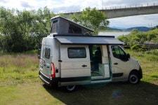 [RV] 캠핑카로 제작된 르노 마스터 버스, 1톤 캠핑카 만큼 넓고, 더... 제작된 르노 마스터 버스, 1톤 캠핑카 만큼 넓고, 더 안전해 - 오토트리뷴