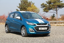 쉐보레 경차 스파크, 32년 만에 단종... 현대 캐스퍼와 엇갈린 운명... 쉐보레 경차 스파크, 32년 만에 단종... 현대 캐스퍼와 엇갈린 운명... 