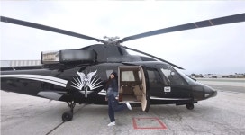 “이용료가 시간당 2800만 원”.. 미국 떠난 블랙핑크 제니, 초호화 ‘전용 헬기’ 공개 < 연예 < 이슈 < 기사본문 - 오토트리뷴 “이용료가... 