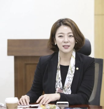 배현진 습격한 중학생, 동창생 증언에 네티즌 '술렁' < 연예 < 뉴스 < 기사본문 - 오토트리뷴 