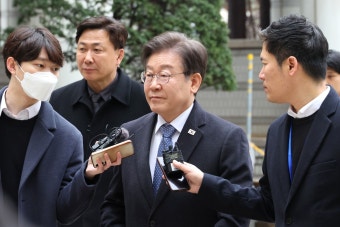“대표님, 자꾸 그러시면”… 대장동 재판 참석한 이재명 불만에 판사가 한 말 < 정치 < 기사본문 - 오토트리뷴 “대표님, 자꾸 그러시면”...