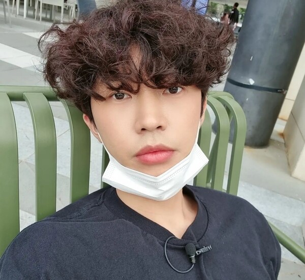 임영웅, 제주항공 참사 희생자를 추모하는 애도기간에도 리사이틀 콘서트 예정대로 진행