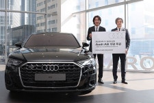 30억 연봉으로 더 좋은 차 살까... 선임 논란 홍명보, 평소 자주 타는 고급차는? < 업계소식 < 뉴스 < 기사본문 - 오토트리뷴 30억 연봉으로 더... 