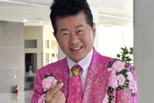 가수 태진아, 국민 MC들 총출동시킨 이유에 눈길 < 이슈 < 연예 < 기사본문 - 오토트리뷴 이경규에 유재석까지?... 가수 태진아, 국민 MC들... 