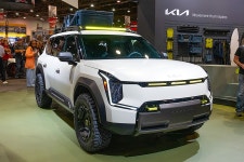 캠핑카 사지마세요...기아, 세마쇼에서 선보인 역대급 아웃도어... 기아, 세마쇼에서 선보인 역대급 아웃도어 콘셉카 - 오토트리뷴