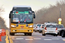 1100m 고지를 버스로?... 딱 80일 동안, 차 타고 즐기는 대표 설경 명소 < 여행 < 라이프 < 기사본문 - 오토트리뷴 1100m 고지를 버스로?... 딱... 