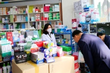 동네 약국, 약 판매한 사람이 약사가 아니었다고? < 사회 < 기사본문... 동네 약국, 약 판매한 사람이 약사가 아니었다고? - 오토트리뷴