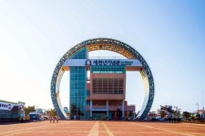 정동진보다 넓고 쾌적해... 가장 빠른 해돋이, 25년 역사 새해 일출 명소 < 여행 < 라이프 < 기사본문 - 오토트리뷴 정동진보다 넓고 쾌적해...... 