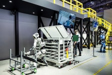 < 사회 < 이슈 < 기사본문 - 오토트리뷴 시급 1,700원 수준... 100조 클럽 현대차, 인건비 절감 예고에 노조 반응은? - 오토트리뷴