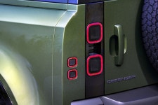 랜드로버, 뉴 디펜더 부분 변경 모델 출시 < 업계소식 < 자동차 < 기사본문 - 오토트리뷴 1억 1,067만 원 시작... 랜드로버, 뉴 디펜더 부분... 