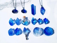 CLASS101 | 반짝이는 순간에 파랑 한 움큼, 하울공방의 환상을 담는 레진아트 반짝이는 순간에 파랑 한 움큼, 하울공방의 환상을 담는 레진아트... 