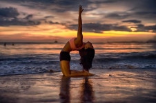 CLASS101 | 한번의 짧은 시간으로 몸의 통증 풀어주는 <근막테라피 요가> 한번의 짧은 시간으로 몸의 통증 풀어주는 <근막테라피 요가> | 이린아