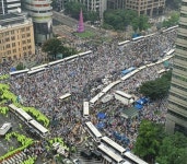 올리버샘 미국 짤을 보고 더이상 웃지 못하게 됐네요 : 클리앙