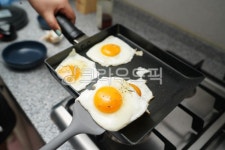 계란후라이, 계란, egg, 요리, 반찬, 사진,이미지,일러스트,캘리그라피 - pb이로작가 크라우드픽 - 저작권 걱정 없는 상업용 이미지