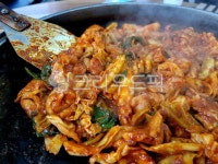 철판요리, 철판볶음, 닭갉비, 철판닭갈비, 한식, 사진,이미지,일러스트,캘리그라피 - raining_sea작가 크라우드픽 - 저작권 걱정 없는 상업용... 