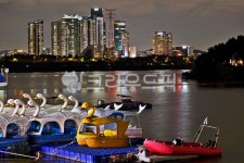 양화나루, 오리배, 건물, 합정동, 한강야경, 사진,이미지,일러스트,캘리그라피 - Deep bLUE작가 크라우드픽 - 저작권 걱정 없는 상업용 이미지