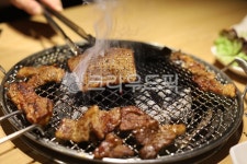 고깃집, 양념돼지갈비, 돼지갈비, 갈빗집, 갈비집, 사진,이미지,일러스트,캘리그라피 - 산타고라니작가 크라우드픽 - 저작권 걱정 없는 상업용 이미지