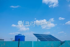 옥상, 태양광, 하늘, 여름하늘, 물탱크, 사진,이미지,일러스트,캘리그라피 - Nmrody작가 크라우드픽 - 저작권 걱정 없는 상업용 이미지