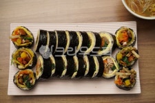 김밥, 분식, 요리, 음식, 먹거리, 사진,이미지,일러스트,캘리그라피 - pb이로작가 크라우드픽 - 저작권 걱정 없는 상업용 이미지