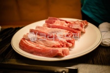 생고기, 돼지고기, 오겹살, 삼겹살, 삼겹살구이, 사진,이미지,일러스트,캘리그라피 - 애롱작가 크라우드픽 - 저작권 걱정 없는 상업용 이미지