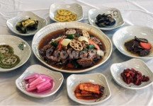 갈비찜, 갈비, 고기, 찜, 연근, 사진,이미지,일러스트,캘리그라피 - 하나둘 디자인작가 크라우드픽 - 저작권 걱정 없는 상업용 이미지