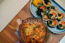 김밥면맛나분식 - 23096 | 김밥, 분식, 라면, 면, 국물, 사진,이미지,일러스트,캘리그라피 - pb이로작가 크라우드픽 - 저작권 걱정 없는 상업용 이미지