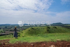 동산, 하늘, 구름, 풍력발전기, 인물, 사진,이미지,일러스트,캘리그라피 - MCtheJo작가 크라우드픽 - 저작권 걱정 없는 상업용 이미지