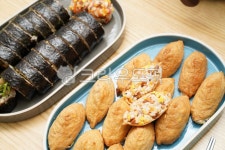 김밥, 유부초밥, 식사, 음식, 집밥, 사진,이미지,일러스트,캘리그라피 - pb이로작가 크라우드픽 - 저작권 걱정 없는 상업용 이미지