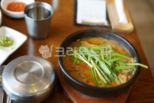 추어탕, 국물, 한식, 요리, 뚝배기, 사진,이미지,일러스트,캘리그라피 - pb이로작가 크라우드픽 - 저작권 걱정 없는 상업용 이미지