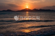 바다, 노을, 파도, sunset, 자연, 사진,이미지,일러스트,캘리그라피 - 민군작가 크라우드픽 - 저작권 걱정 없는 상업용 이미지