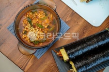 김밥면맛나분식 - 23096 | 김밥, 분식, 라면, 면, 국물, 사진,이미지,일러스트,캘리그라피 - pb이로작가 크라우드픽 - 저작권 걱정 없는 상업용 이미지