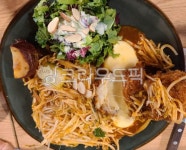 food, meal, 돈까스, 매콤, 치즈, 사진,이미지,일러스트,캘리그라피 - 8903558작가 크라우드픽 - 저작권 걱정 없는 상업용 이미지