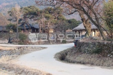 시골길, 굽이길, 외암마을, 민속마을, 마을풍경, 사진,이미지,일러스트,캘리그라피 - parkeq777작가 크라우드픽 - 저작권 걱정 없는 상업용 이미지
